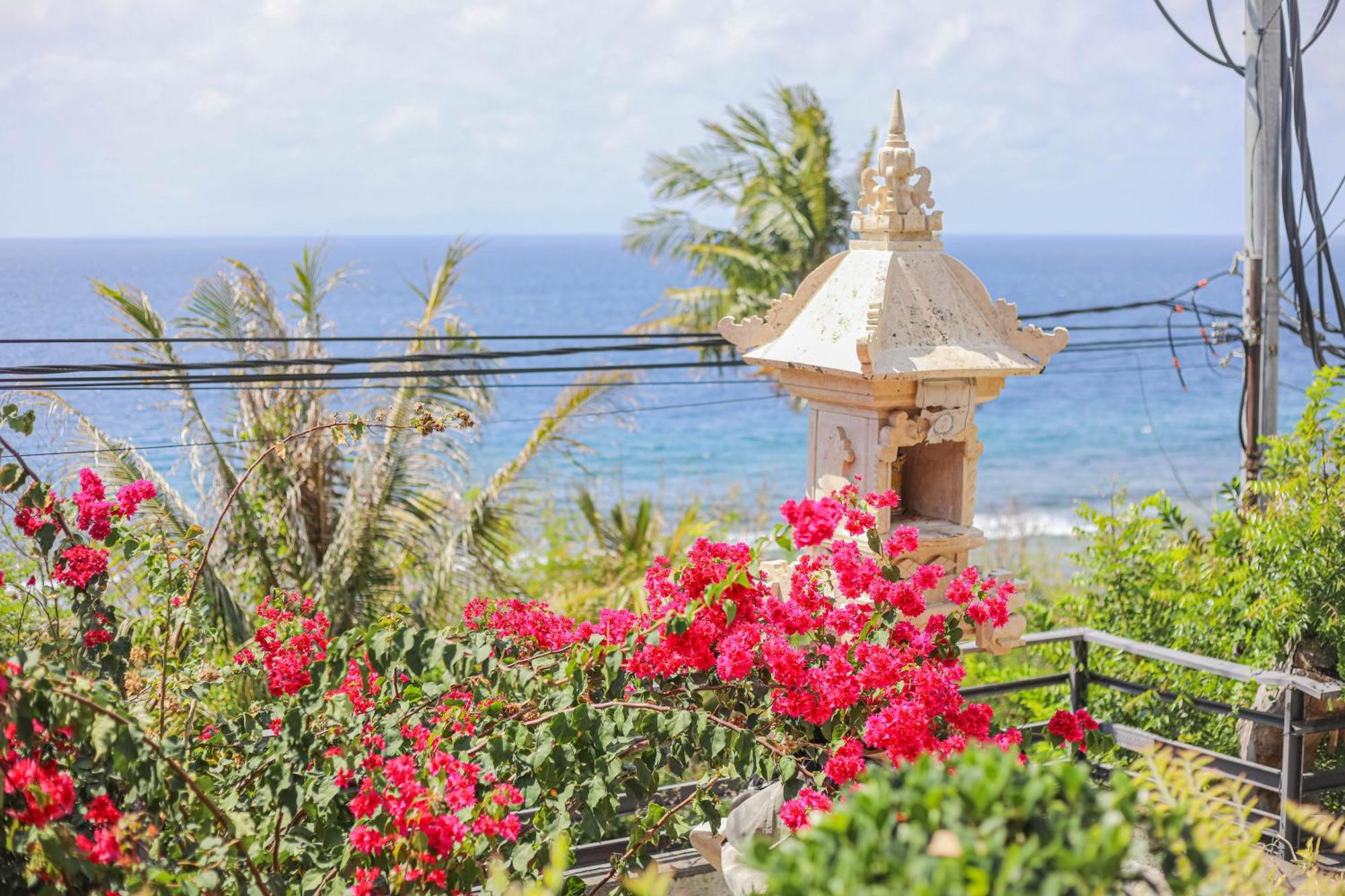 Manta Cottages With Sea View Batununggul Exterior photo