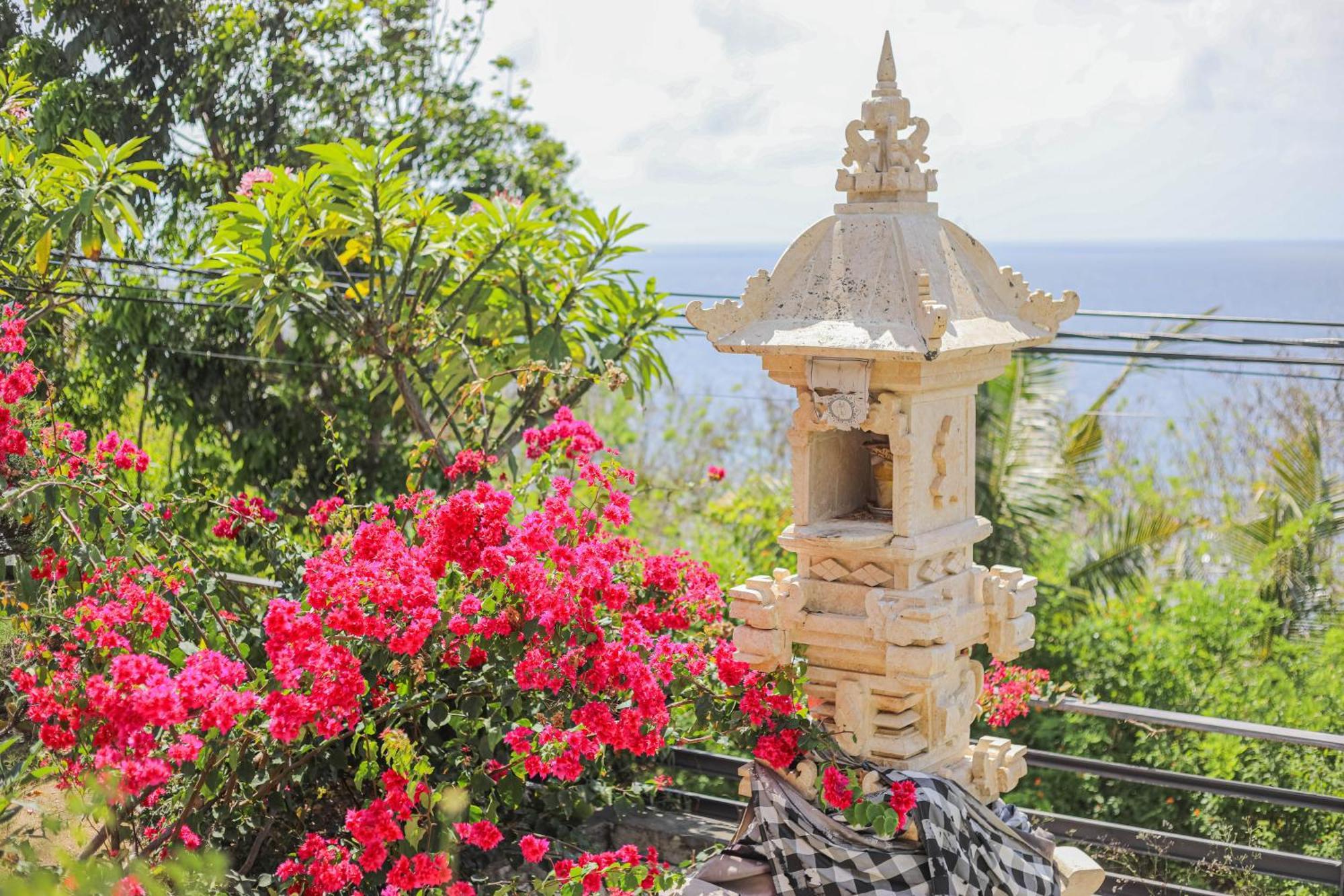 Manta Cottages With Sea View Batununggul Exterior photo