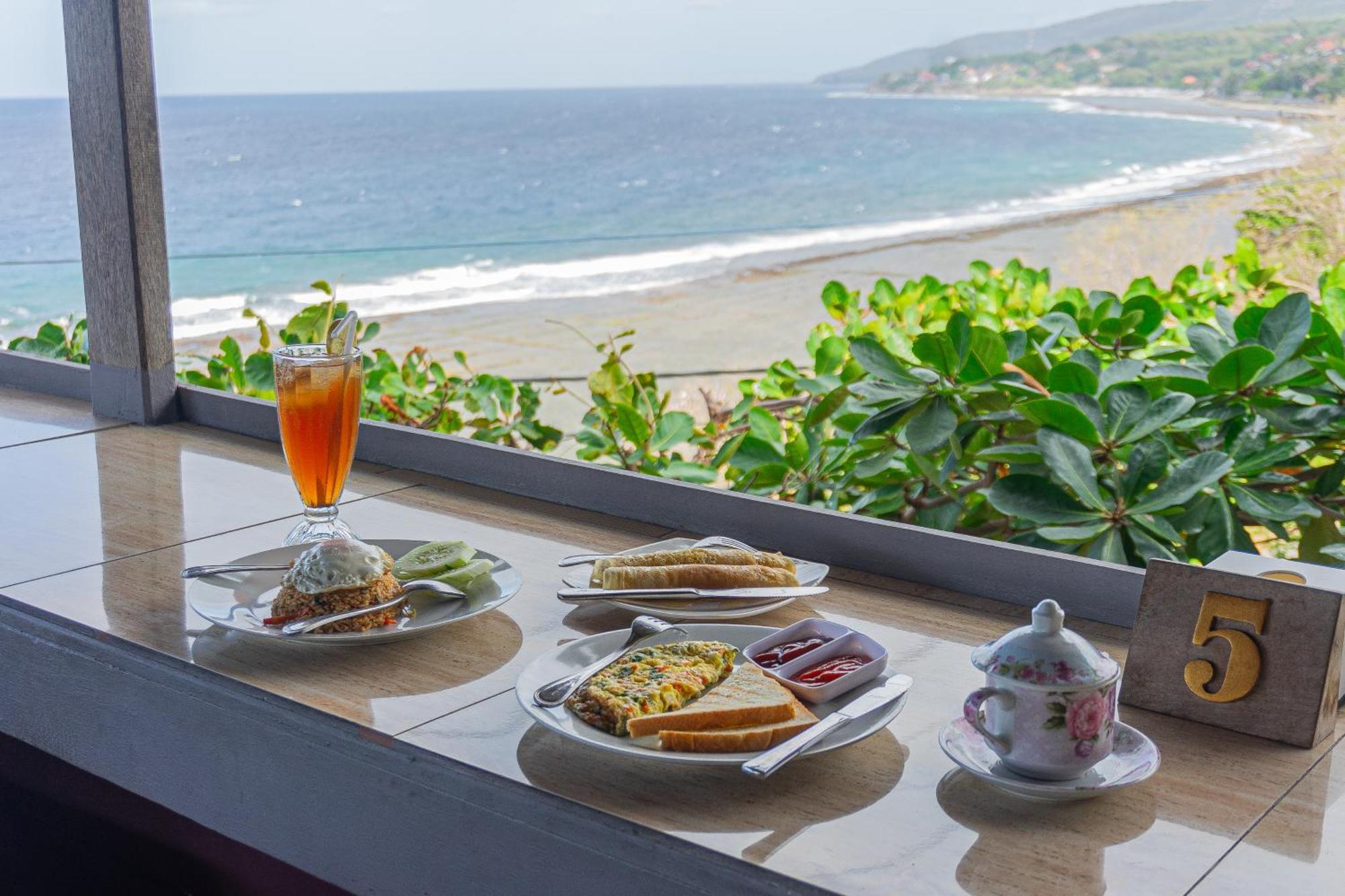 Manta Cottages With Sea View Batununggul Exterior photo